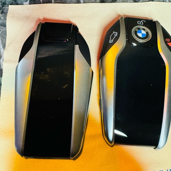 2016-2019 BMW 740i 750i Series DISPLAY KEY SMART SCREEN 9868432-01 OEM. - Picture 5 of 7